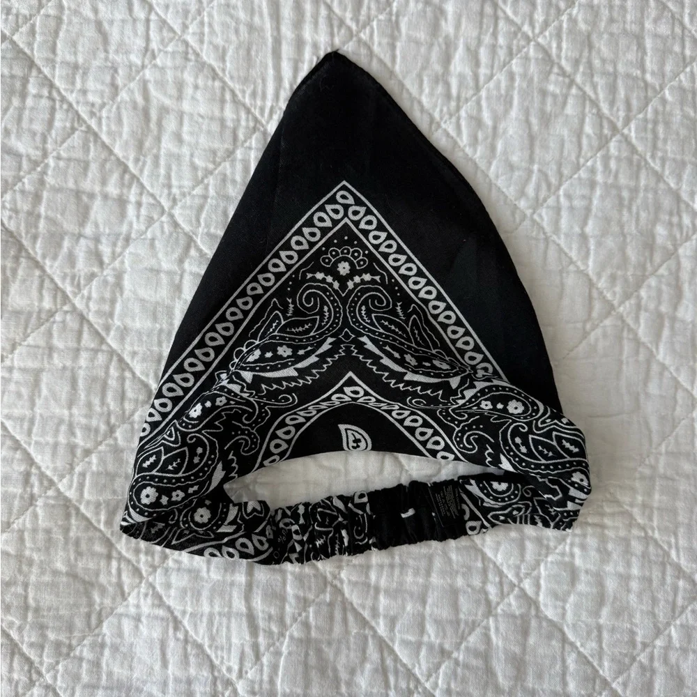 NWOT Black and White Bandana Headband